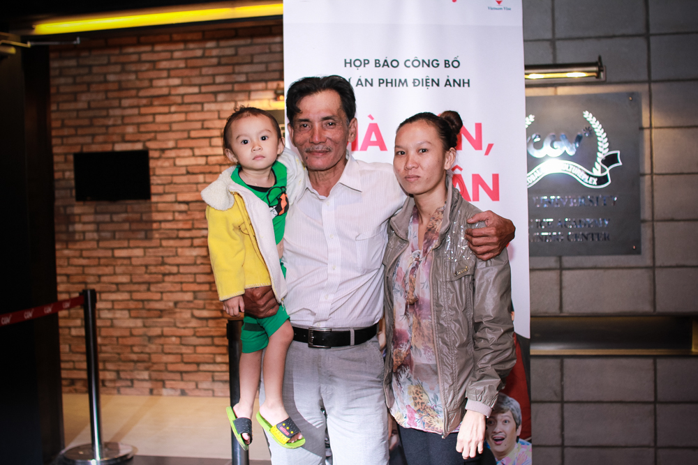 Nghệ sĩ Thương Tín bất ngờ khoe vợ và con gái 2 tuổi - Ảnh 4